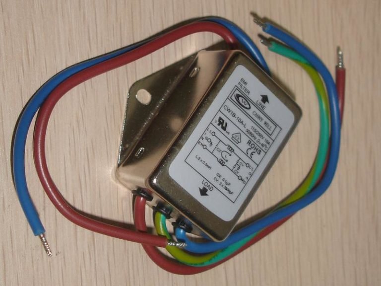 Filtre EMI Atténuateur De Bruit Uxcell - AC 115/250V 10A - Modèle CW1B-10A